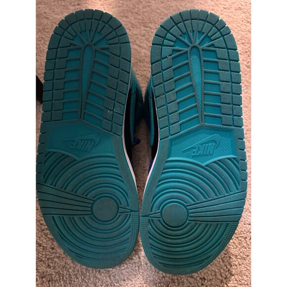 Women's Nike Air Jordan 1 Mid "Black Grape" BQ6472-502 - Picture 4 of 5